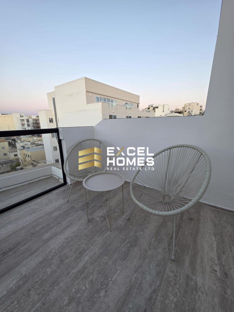 2-bedroom penthouse to let in Buġibba