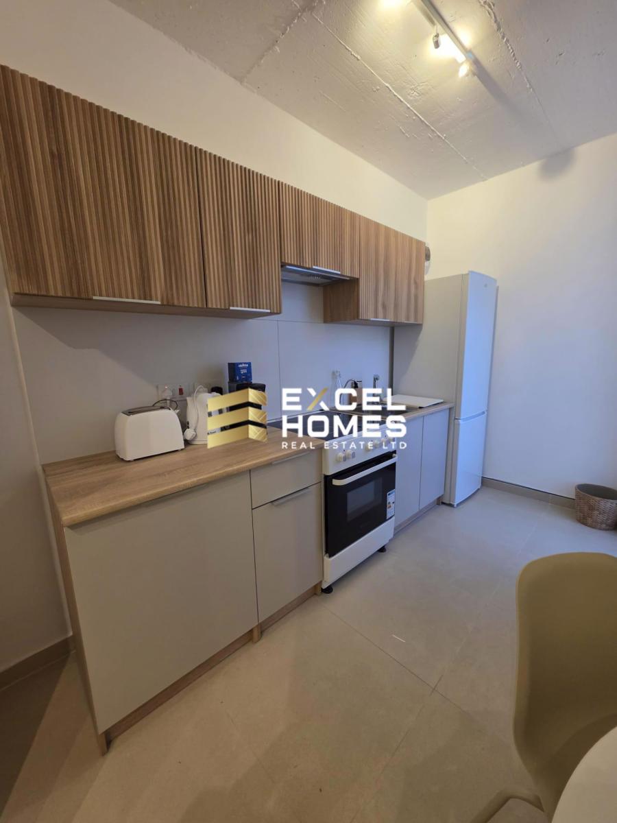 2-bedroom penthouse to let in Buġibba