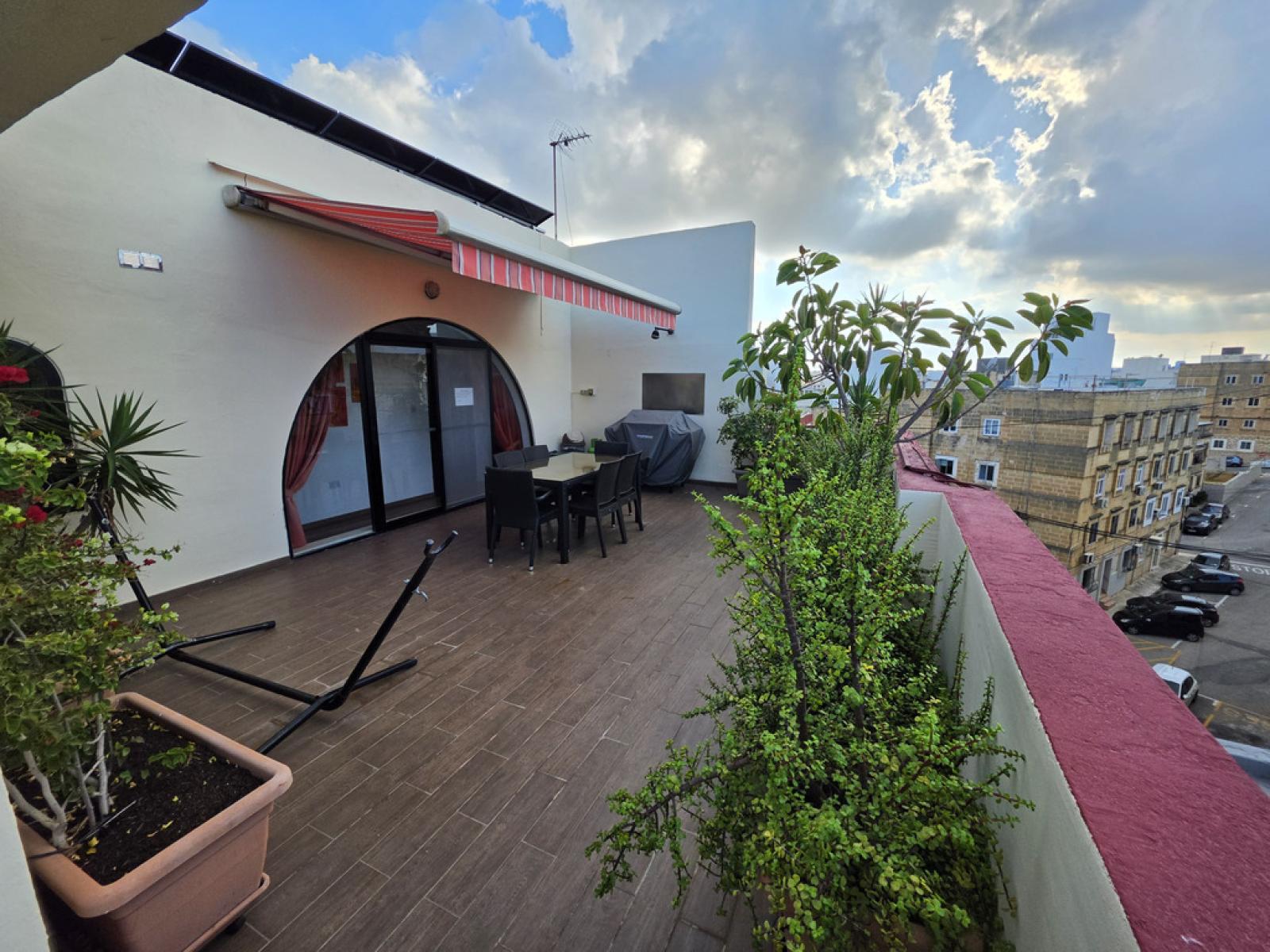 1-bedroom penthouse to let in Ta' Xbiex