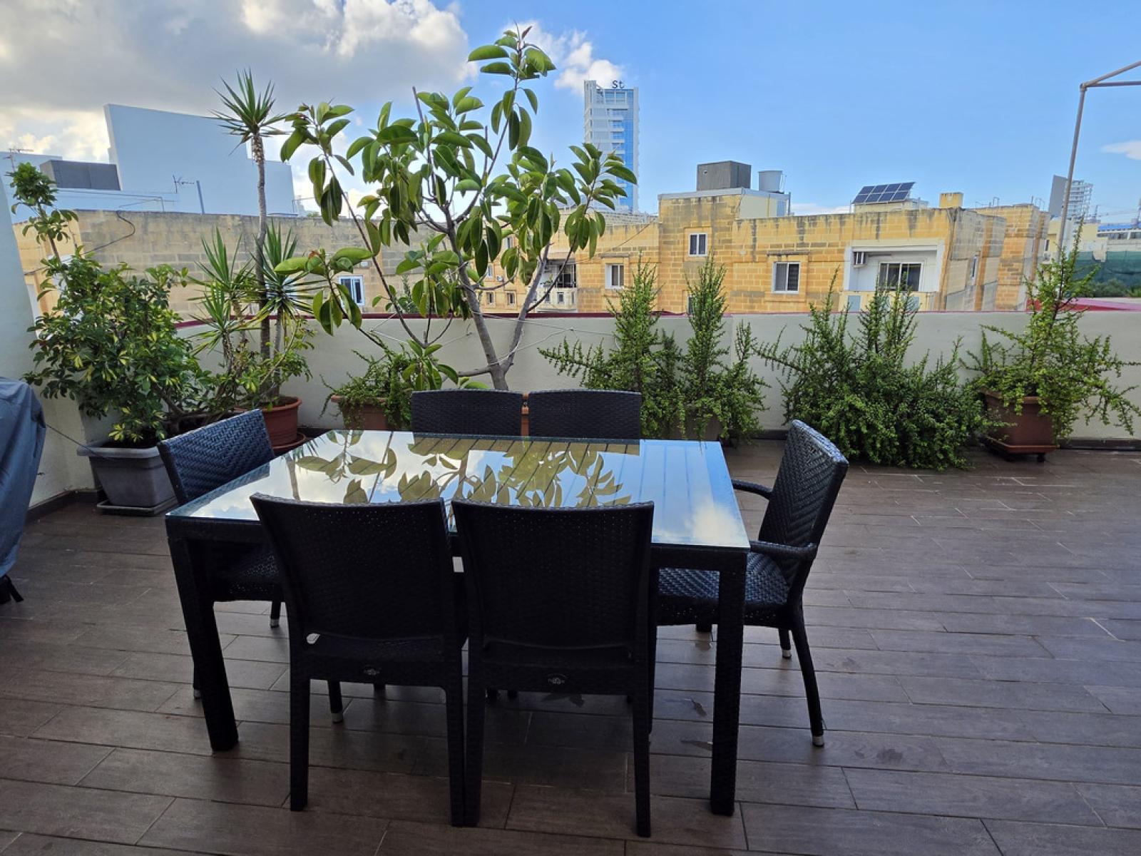 1-bedroom penthouse to let in Ta' Xbiex