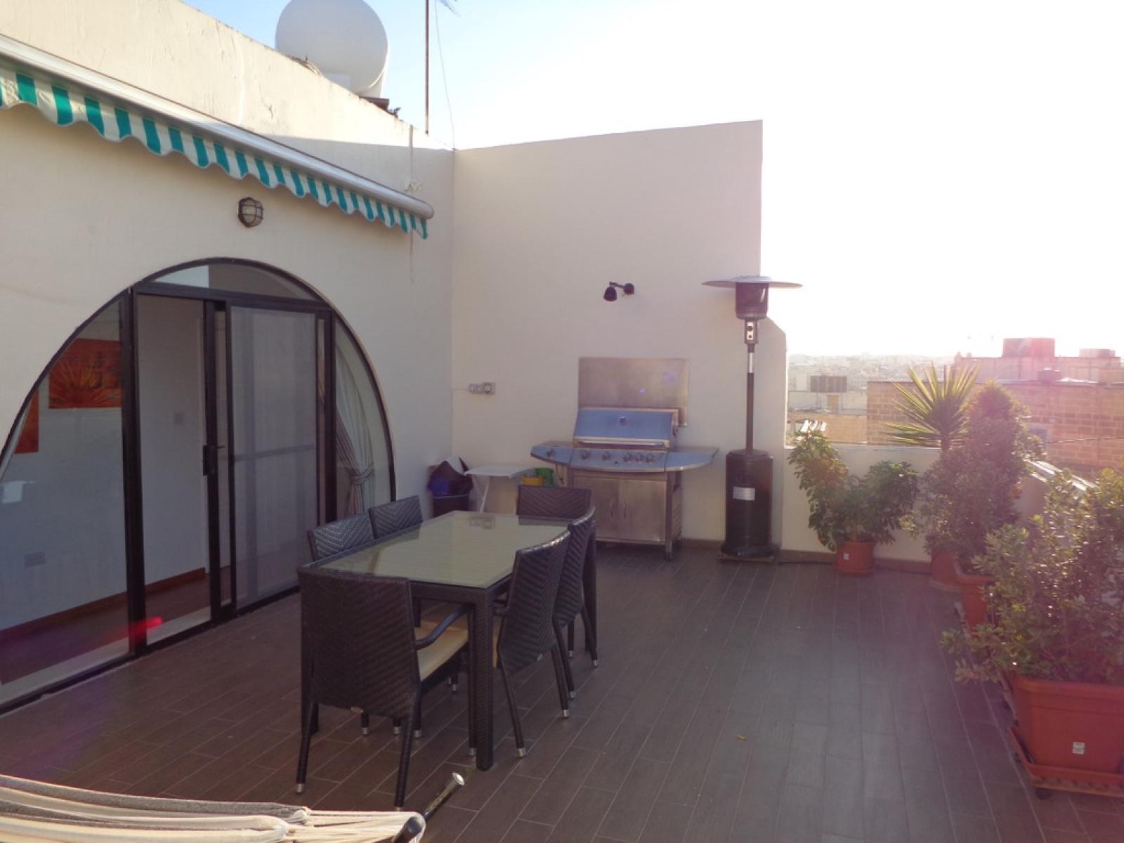 1-bedroom penthouse to let in Ta' Xbiex