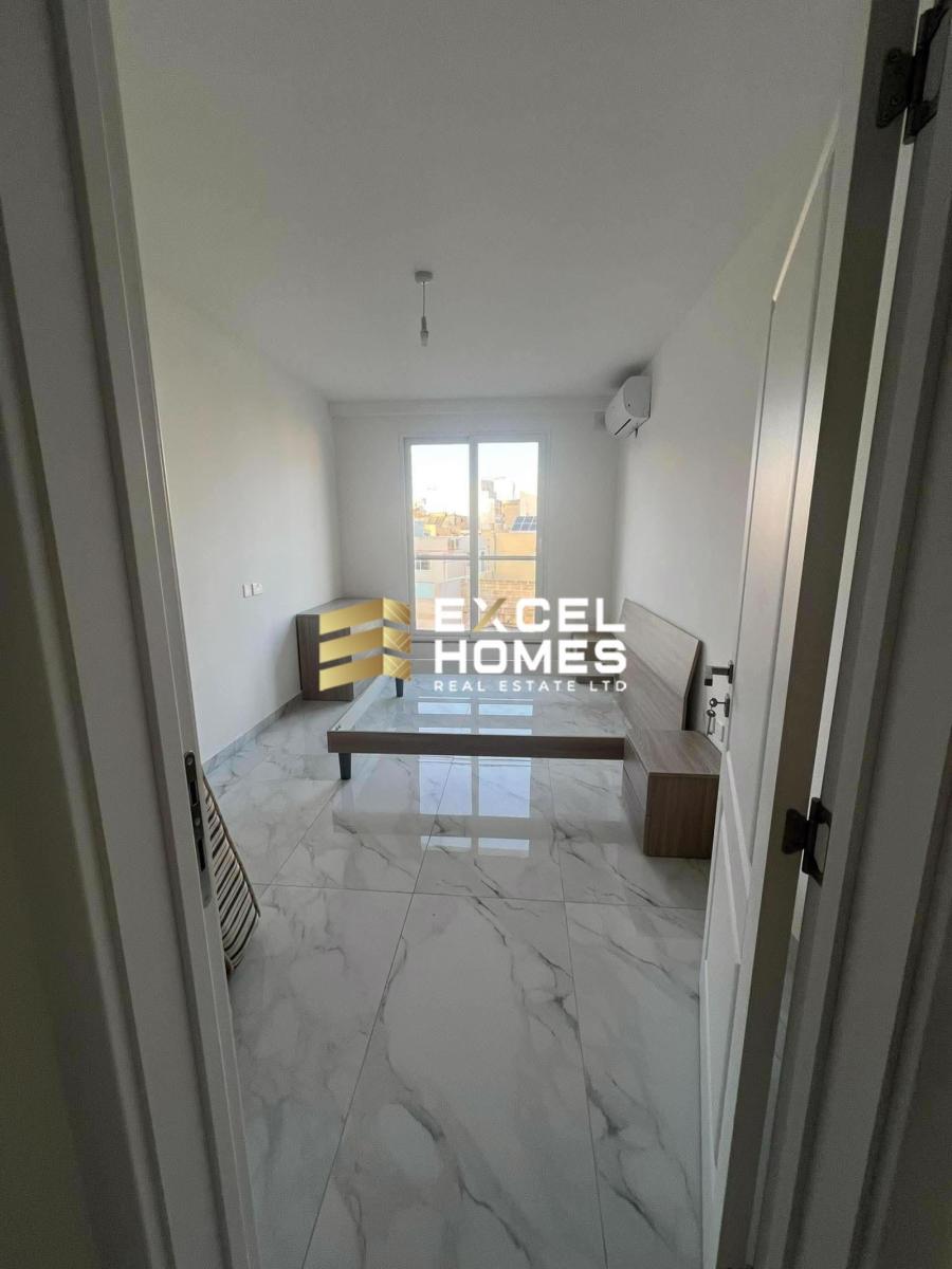 2-bedroom penthouse to let in Marsaxlokk
