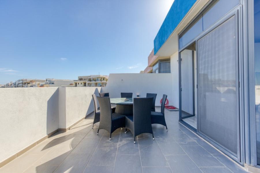 3-bedroom apartment to let in Qawra