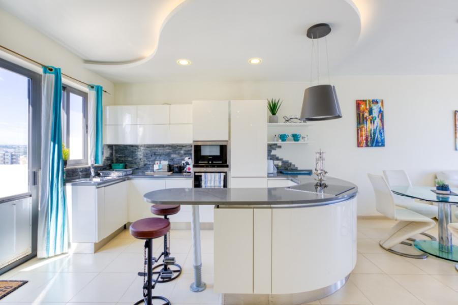 3-bedroom apartment to let in Qawra