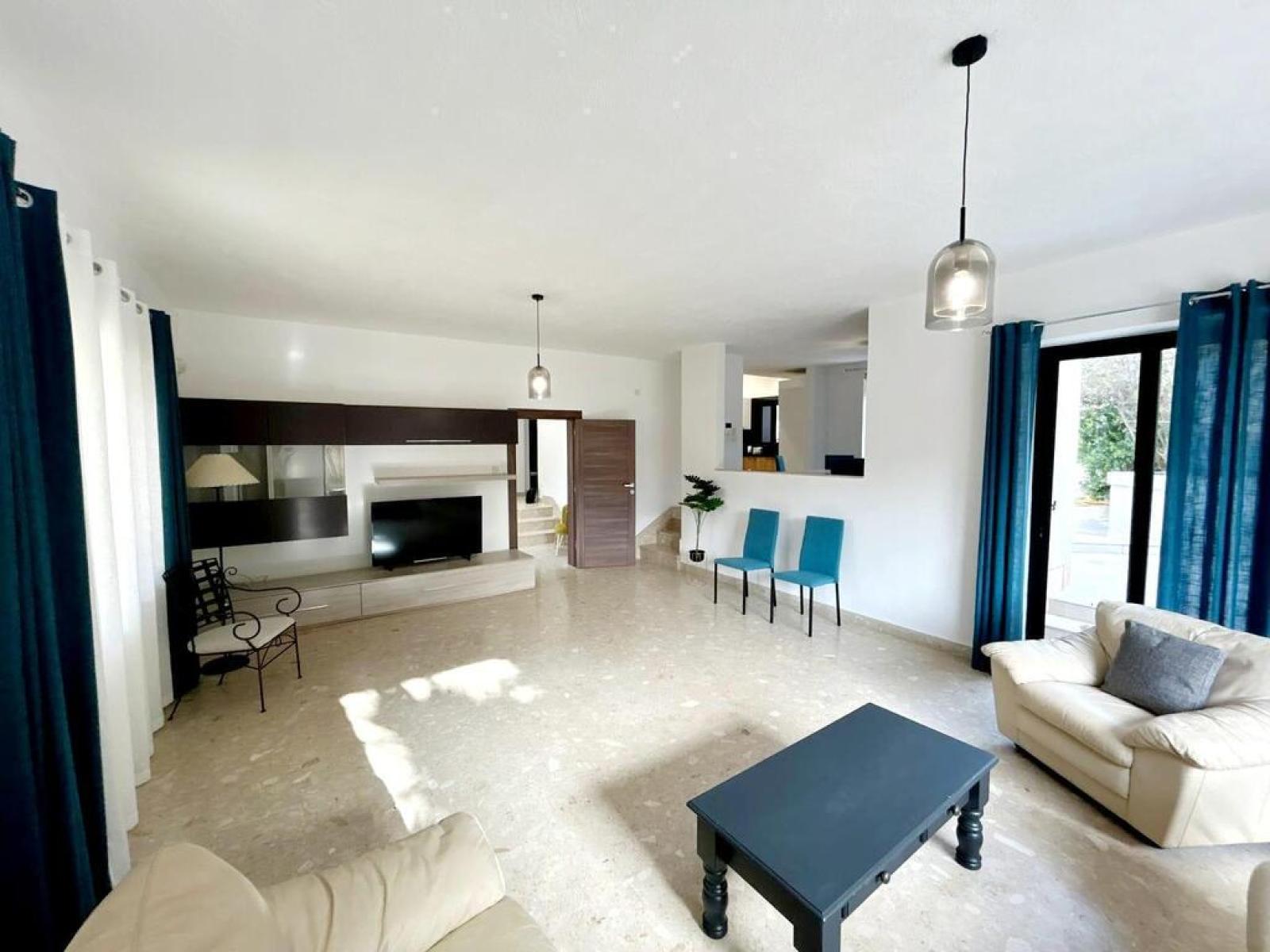 5-bedroom villa to let in Madliena
