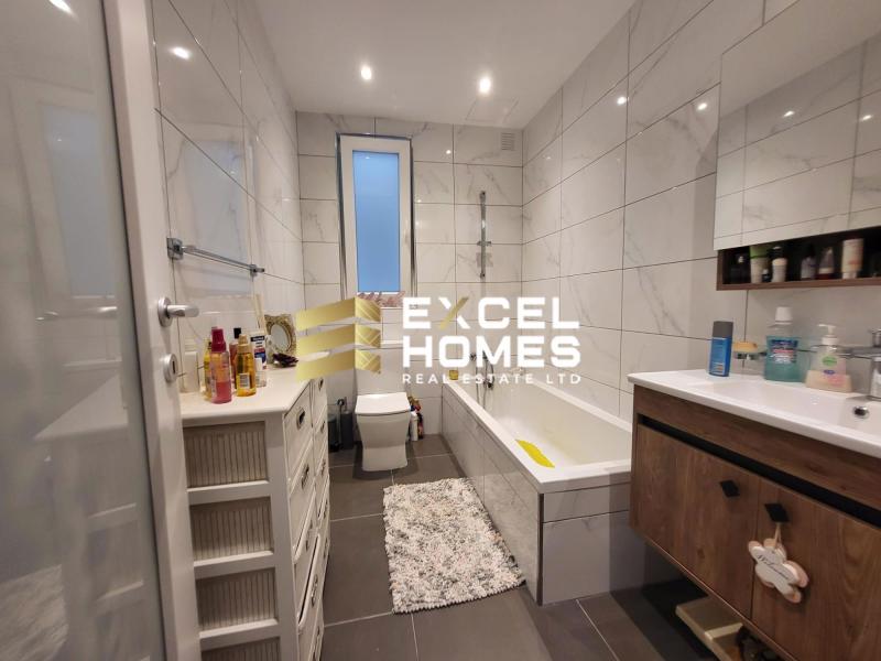 3-bedroom apartment to let in Xemxija