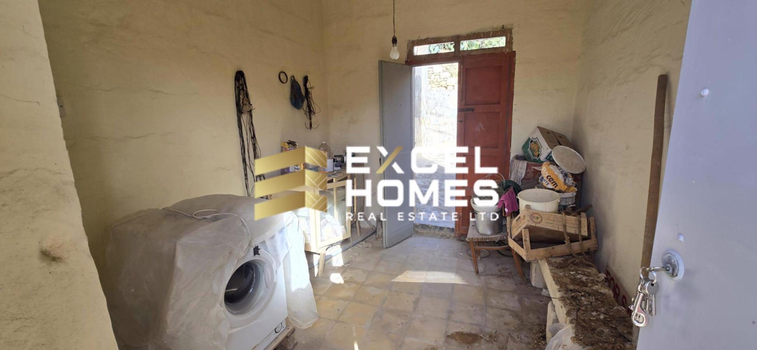 4-bedroom farmhouse for sale in Għasri