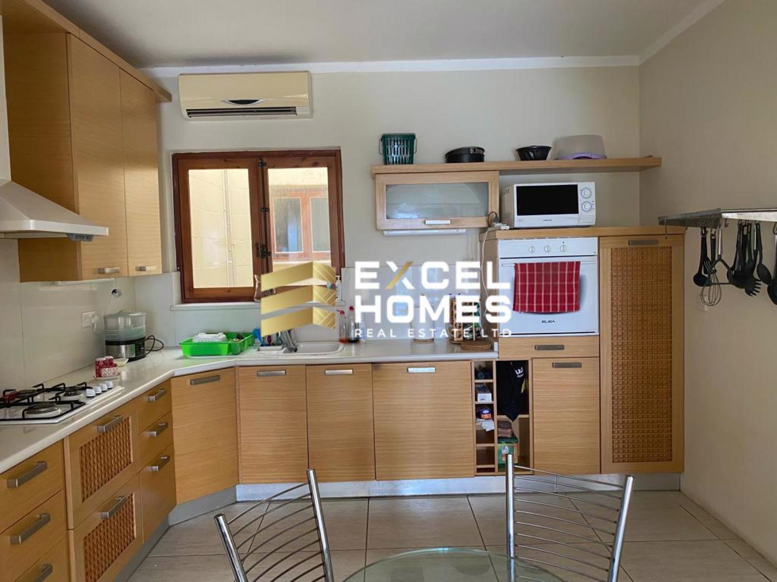 4-bedroom farmhouse to let in Għarb