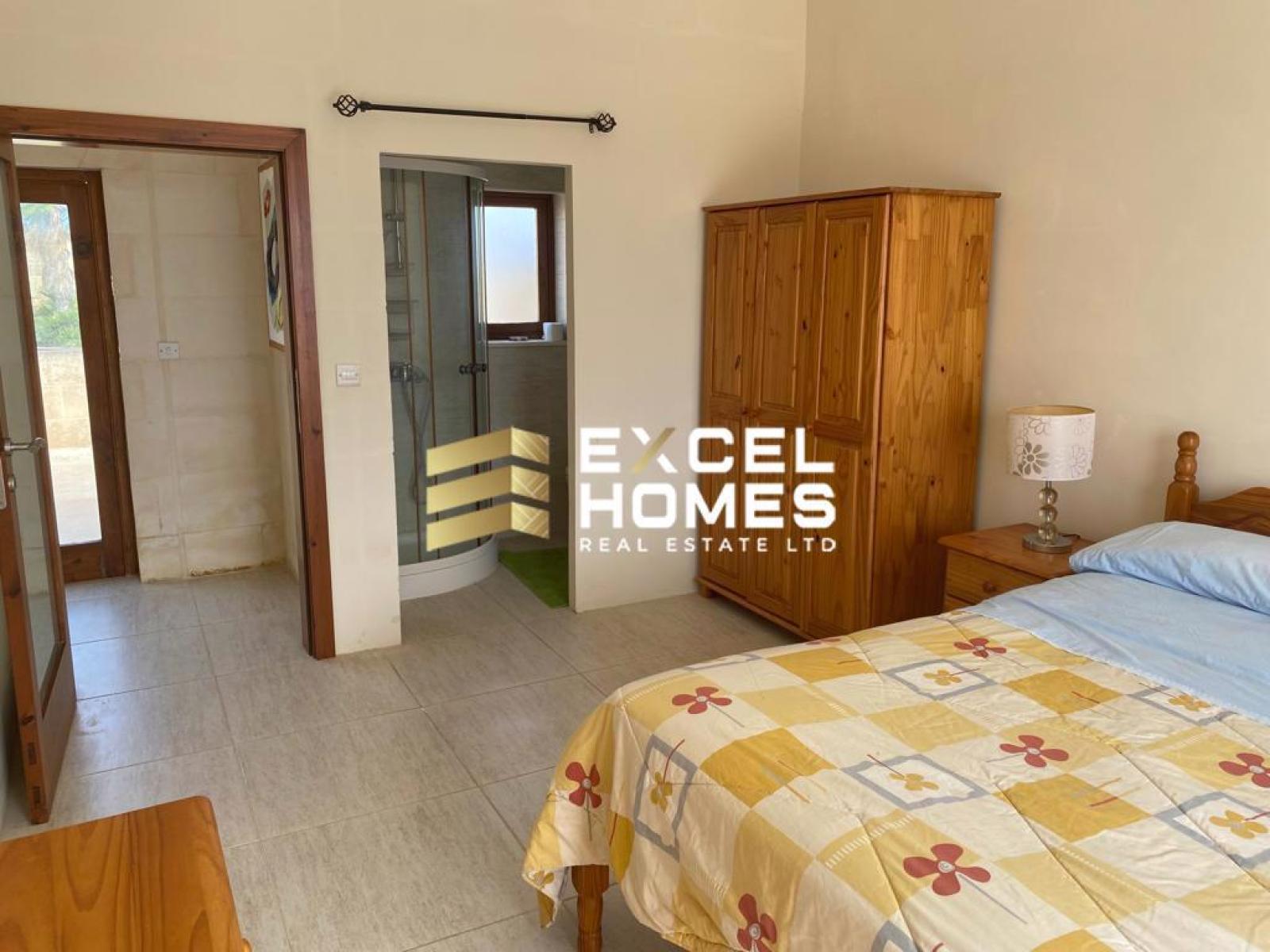 4-bedroom farmhouse to let in Għarb